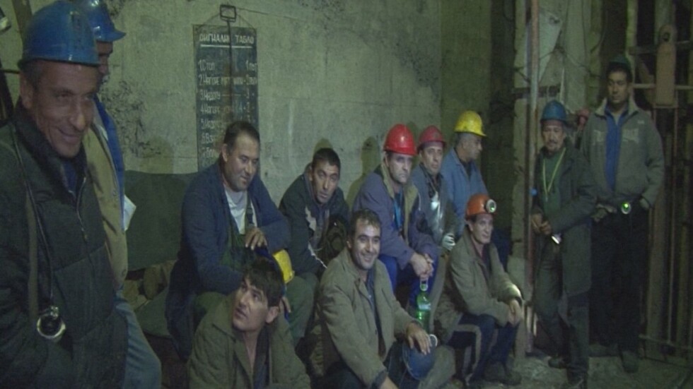 След 13 часа под земята миньорите от мина „Черно море” ще получат заплати