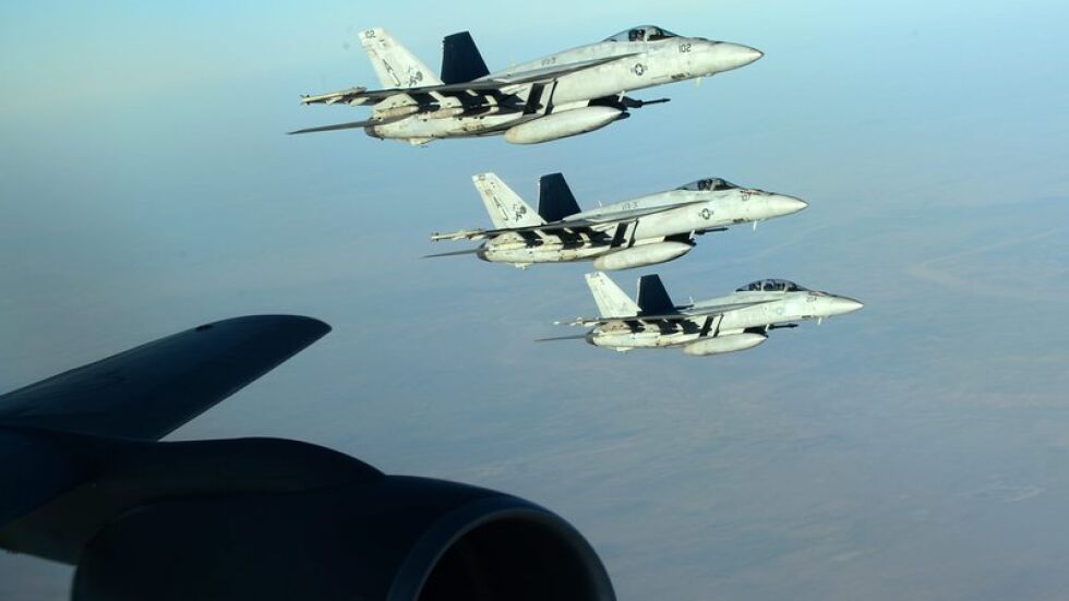 Американски военни самолети доставиха оръжия на кюрдите в Сирия