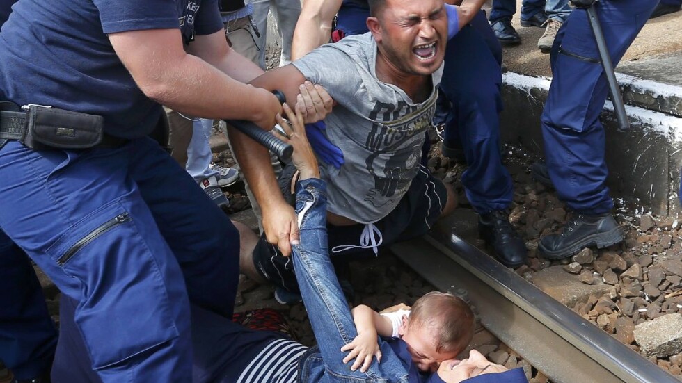 Продължава бежанският хаос в Унгария