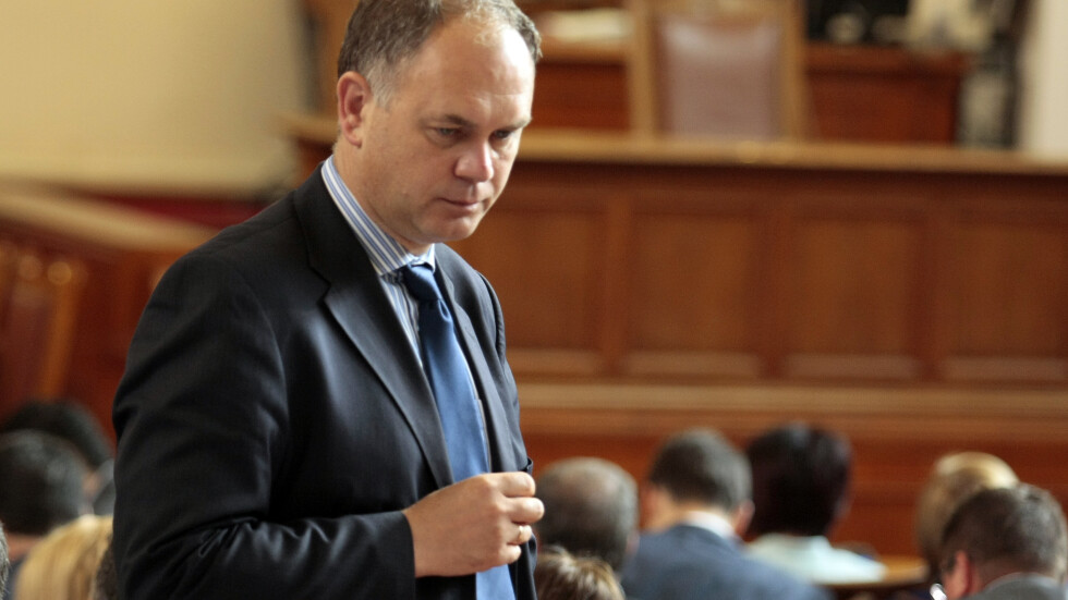 Изключиха Кадиев от парламентарната група на БСП 