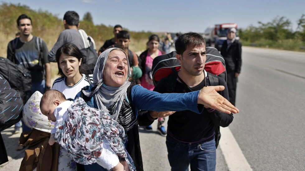 Хиляди бежанци тръгнаха от Одрин към Гърция