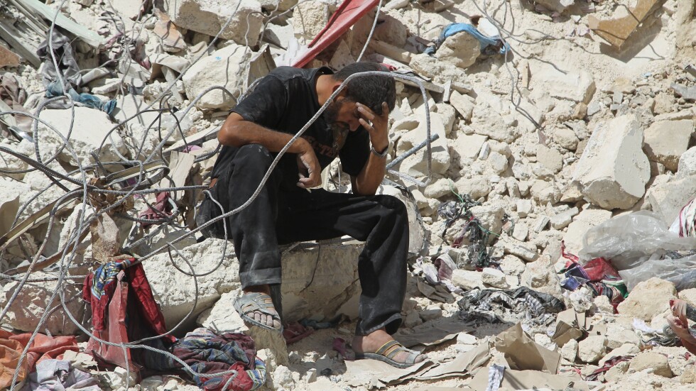 Най-малко 13 загинаха при въздушен удар, поразил болница в Сирия 