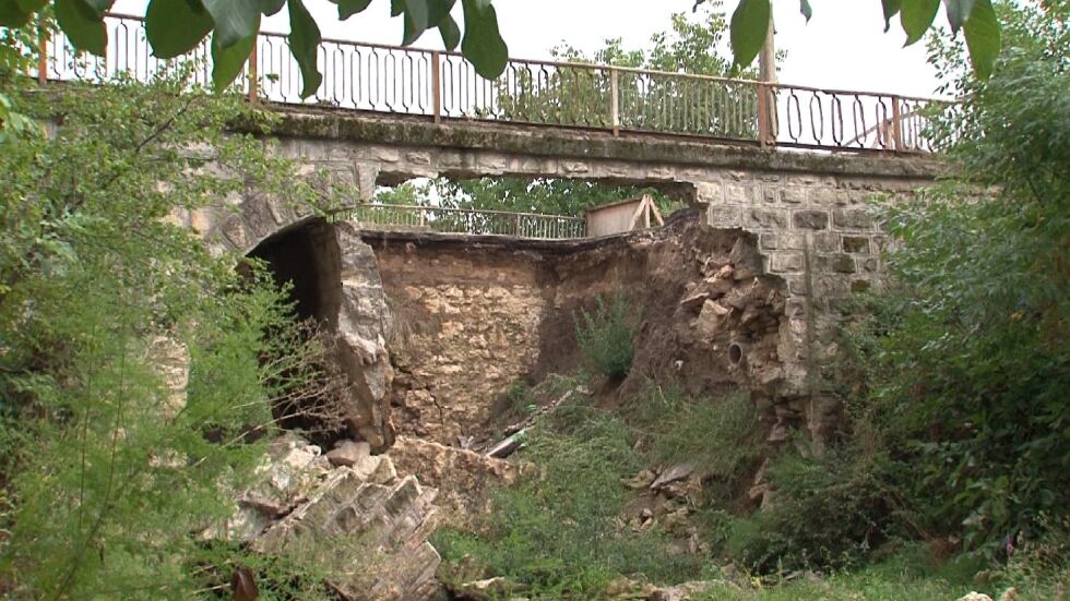 Цяла година се бавят ремонтите след потопа във Врачанско
