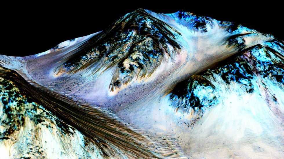 НАСА: На Марс може би тече вода