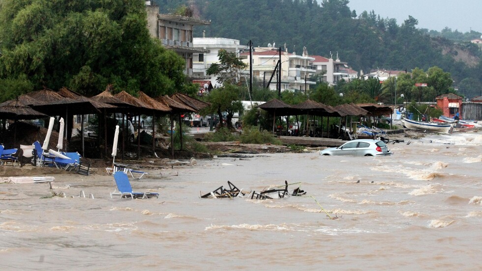 Волос отново е под вода: Циклонът „Елиас“ предизвика наводнения в Гърция