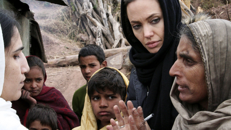 Анджелина Джоли с първи пост в Инстаграм: сърцераздирателно писмо от момиче в Афганистан