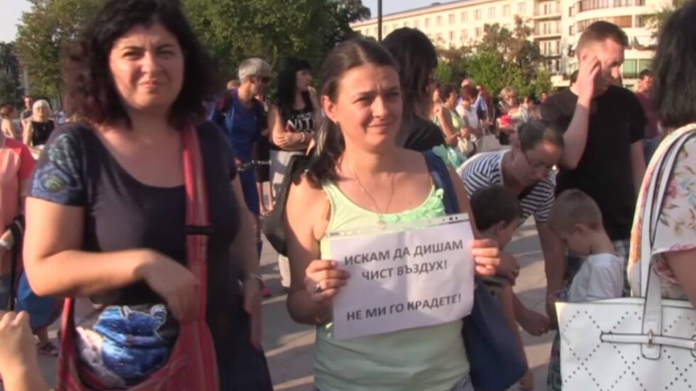 Над 200 души се събраха на протест за чист въздух в Русе 