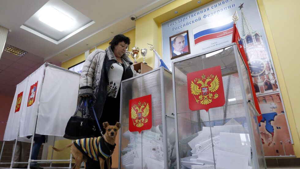 Управляващата партия в Русия печели парламентарните избори