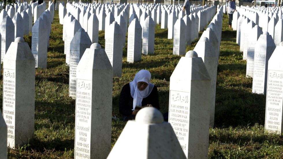 Холандски войници ще съдят страната си, че ги е пратила в Сребреница през 1995 г.