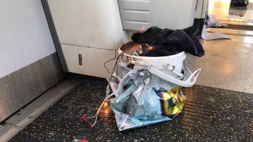 Експлозия избухна в лондонското метро (СНИМКИ И ВИДЕО)