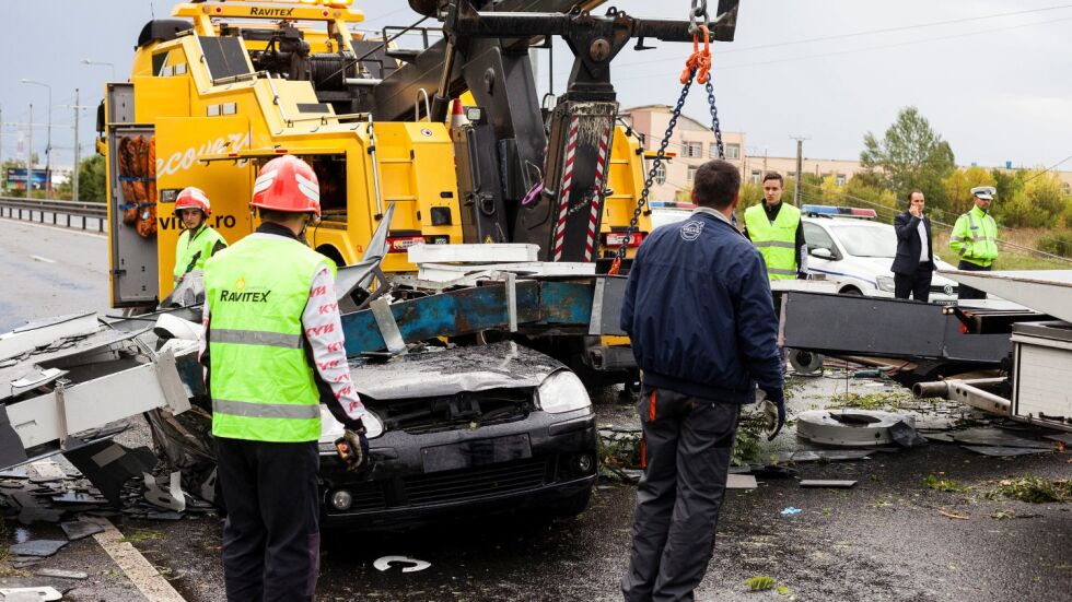 Пет жертви и 30 ранени след силна буря в Румъния