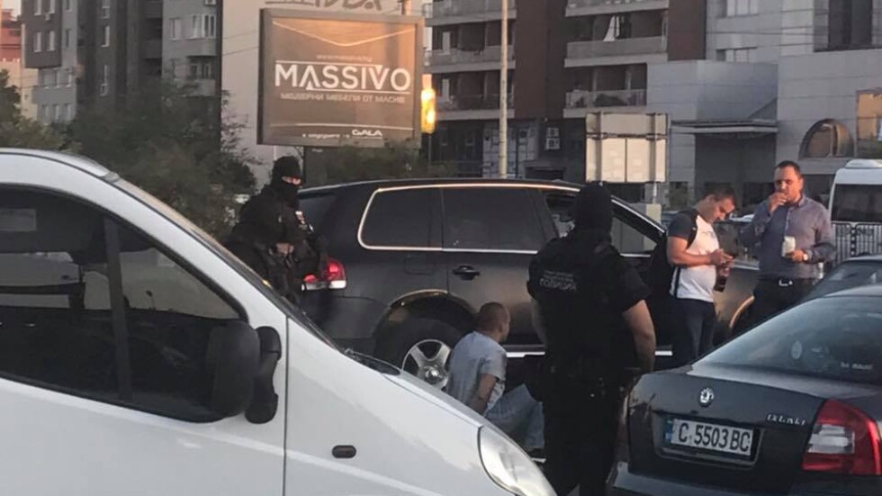 Зрелищни арести в София: Задържаха четирима, заподозрени за грабежи (СНИМКИ)