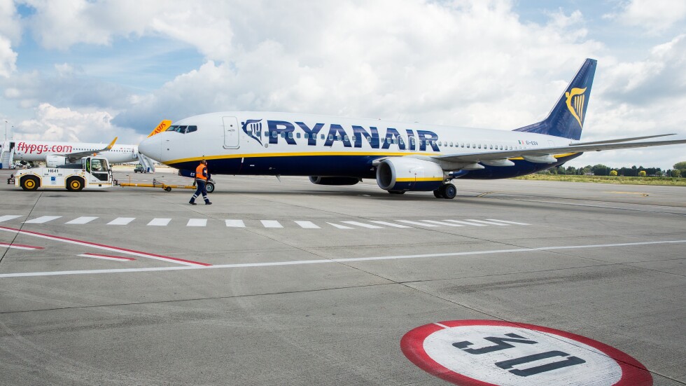 Великобритания заплаши със санкции "Райънеър" заради отменените полети