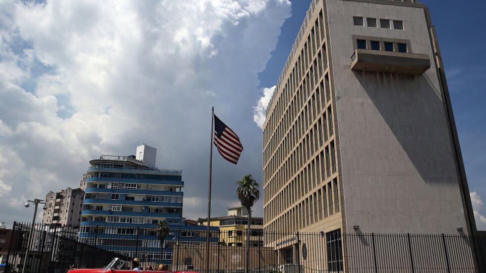 САЩ гонят 15 кубински дипломати заради „звукови” атаки в Хавана