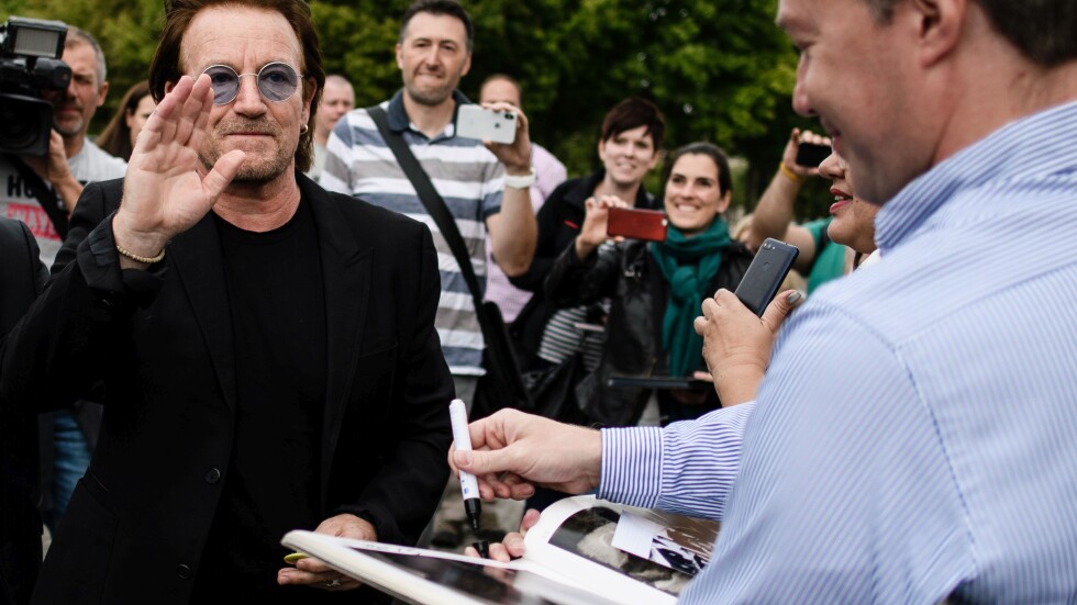 Боно изгуби гласа си и прекъсна концерта на U2 в Берлин