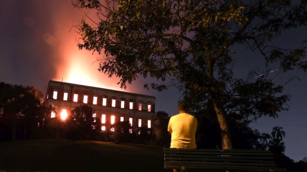 Пожар опустоши Националния музей на Бразилия в Рио де Жанейро