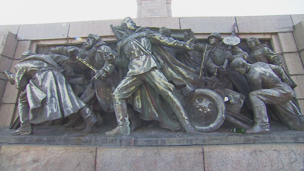Нова кофа боя за Паметника на съветската армия