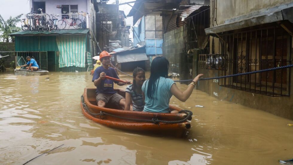 Супертайфун удари Филипините, взе жертви 