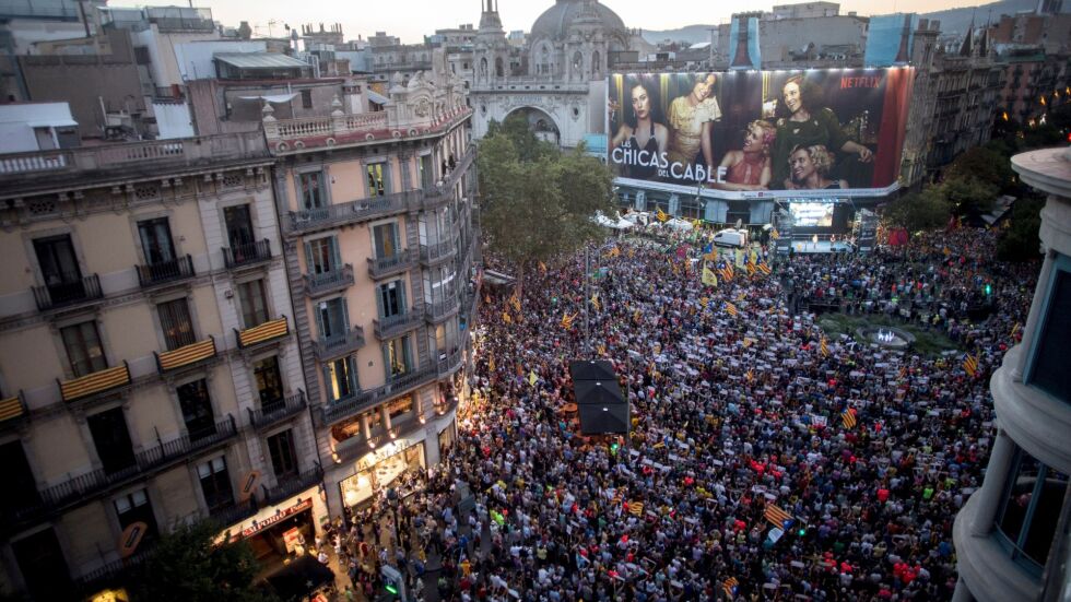 Хиляди в Барселона отново поискаха независимост (СНИМКИ)