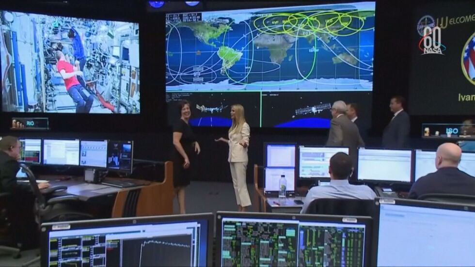  Иванка Тръмп разговаря с астронавти от Международната космическа станция