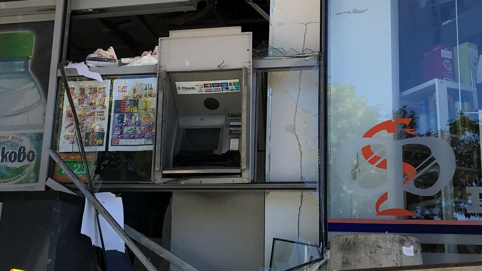 Взривиха банкомат в Стара Загора, откраднати са най-малко 50 000 лв. 