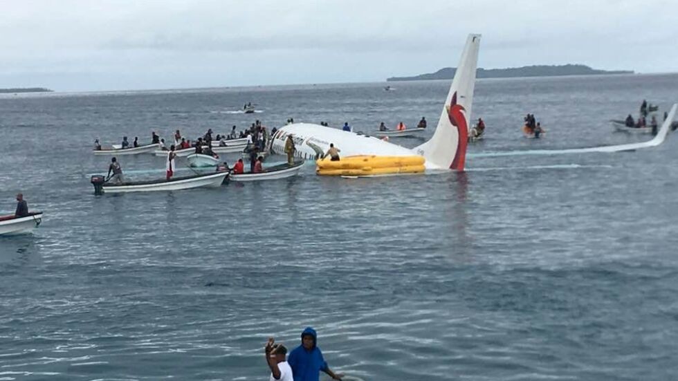 Извлякоха информацията от черната кутия на катастрофиралия индонезийски самолет 