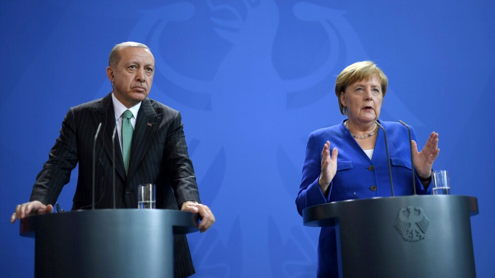 Мигрантската криза: Ердоган поискал „справедливо споделяне на бремето“ от Меркел