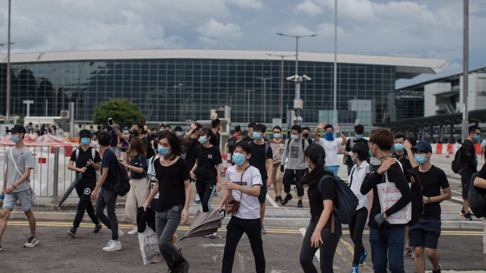Всеобща стачка в Хонконг: Студентите отказаха да влязат в клас в знак на протест