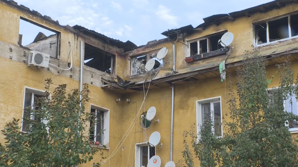 Десетки помагат на останалите без дом след пожара в Бухово