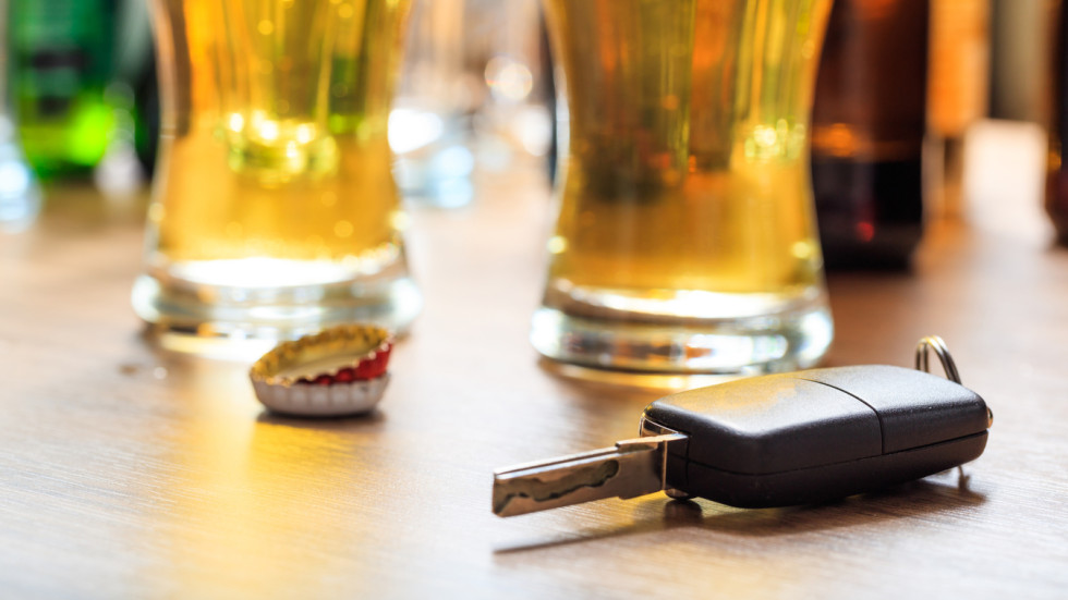 Колко време след трапеза с алкохол може да седнем зад волана?