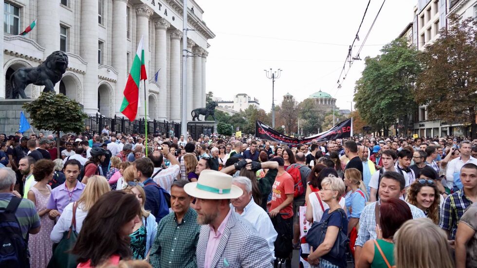 Граждани излязоха на протест срещу кандидатурата на Иван Гешев за главен прокурор