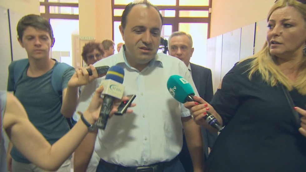 След обвиненията за подкуп: Радостин Радев остава кмет на Костенец