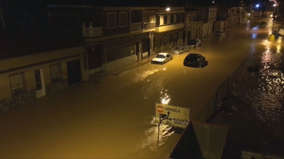 Безсънна нощ в Испания заради проливните дъждове 