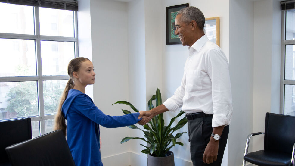 Барак Обама разговаря с екоактивистката Грета Тунберг