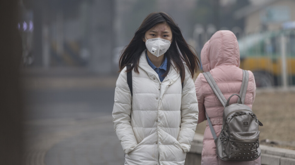 ТВ фабрика в Япония започва да произвежда маски, за да помогне в битката с коронавируса