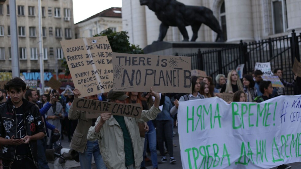 България се включи в глобалната климатична стачка (ГАЛЕРИЯ)