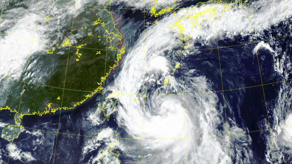 Пострадали и 300 отменени полета в Япония заради тайфуна "Тапа"