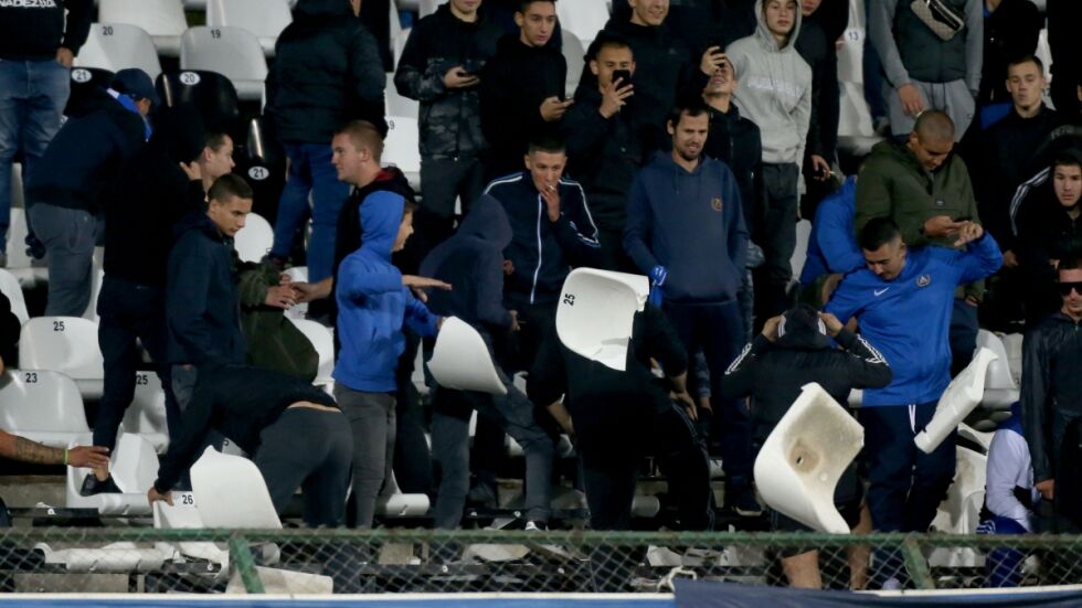 Феновете на "Левски" счупили 863 седалки на стадион "Славия"