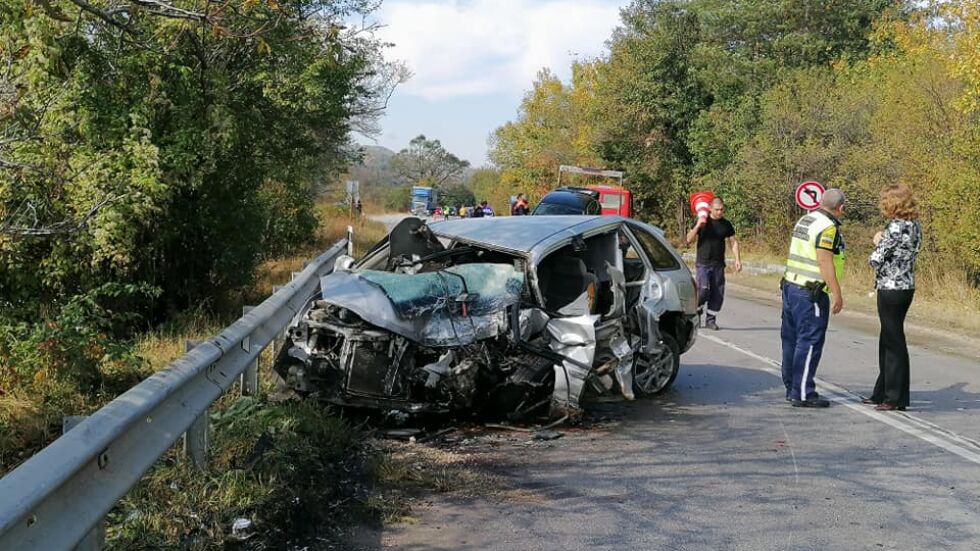 Двама загинали при челен удар на пътя Сопот – Абланица край с. Микре