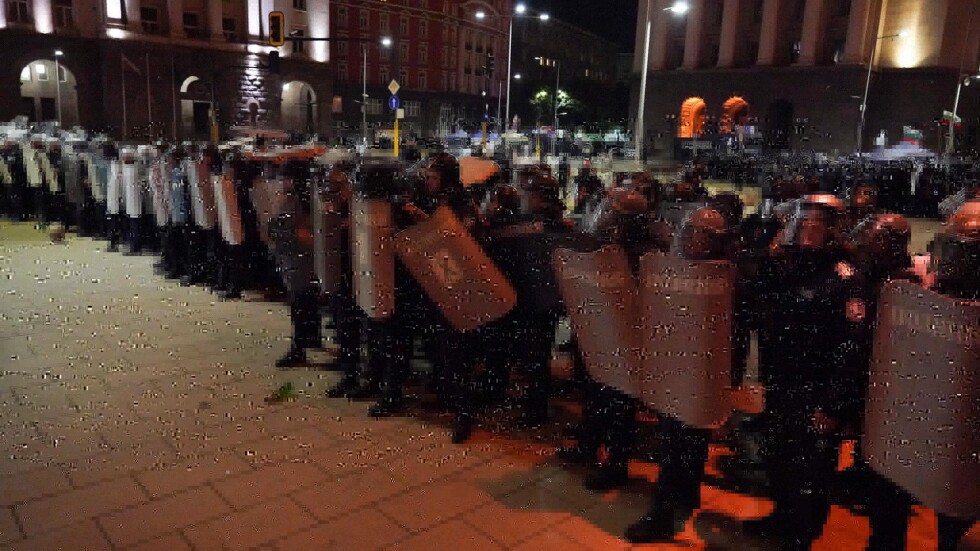 СДВР за сблъсъците в София: Има ранени полицаи