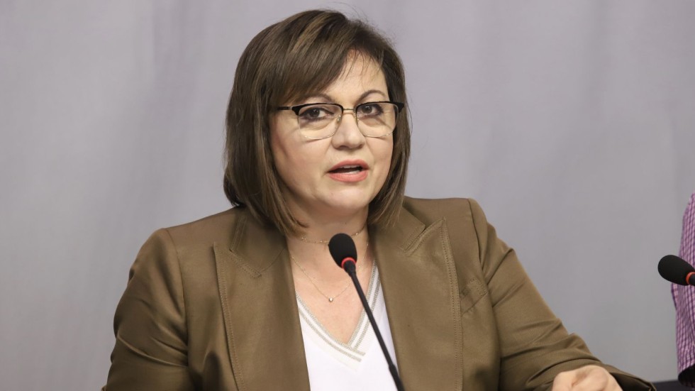 Корнелия Нинова: Искането за оставка на президента е абсурд 