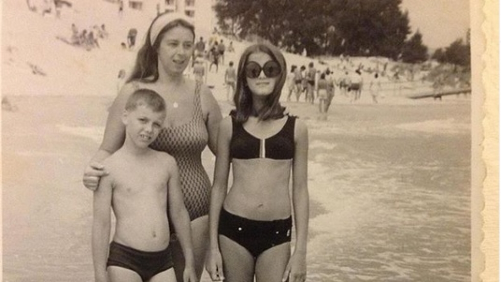"И двамата ги няма вече" - Катето Евро сподели рядка снимка с майка си и брат си