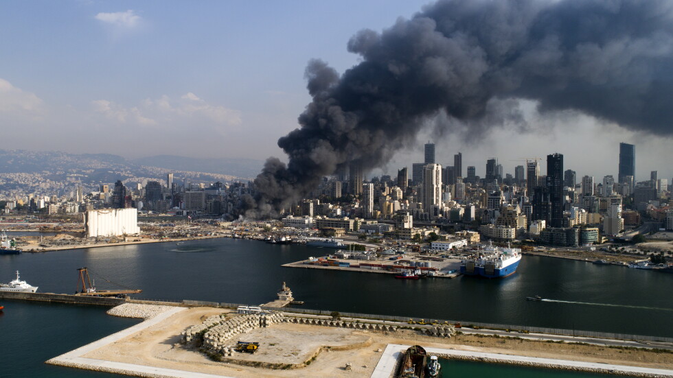 Пожарът на пристанището в Бейрут е овладян 