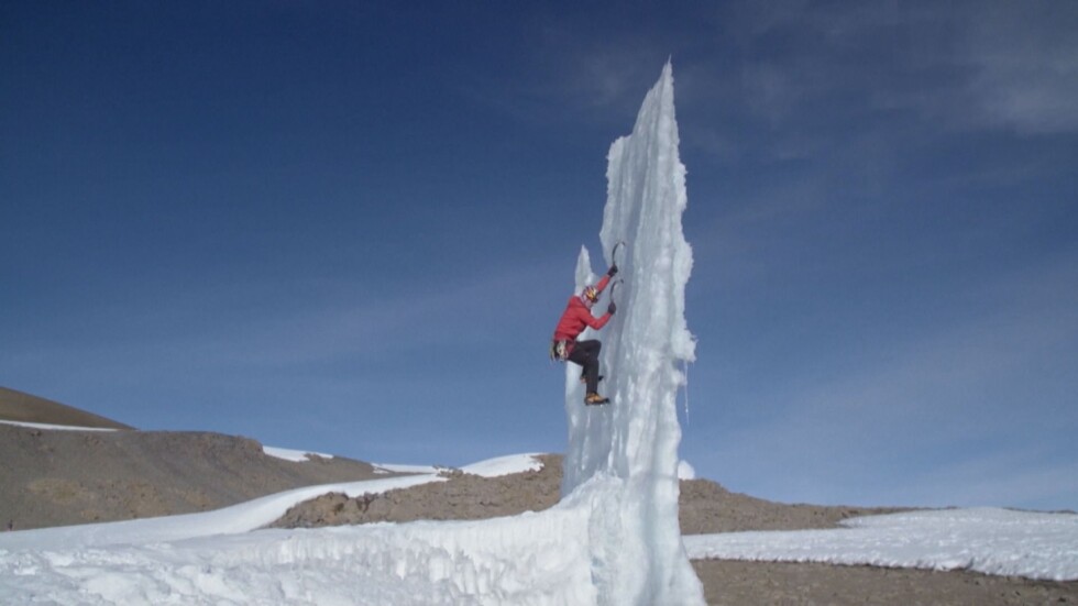 Състезание с времето: Алпинист изкачи ледник на Килиманджаро, преди да се разтопи