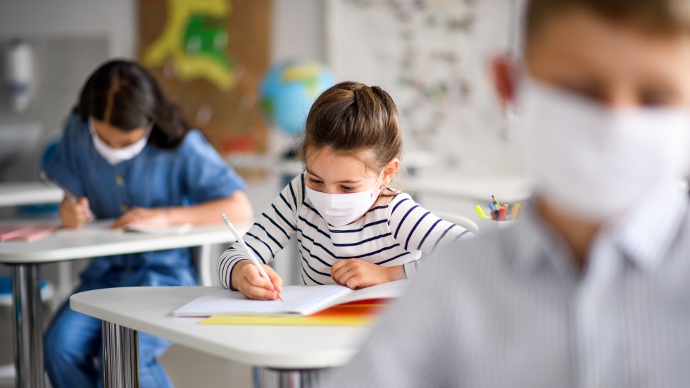 COVID-19 в училища и детски градини: Родителите питат – здравното министерство отговаря