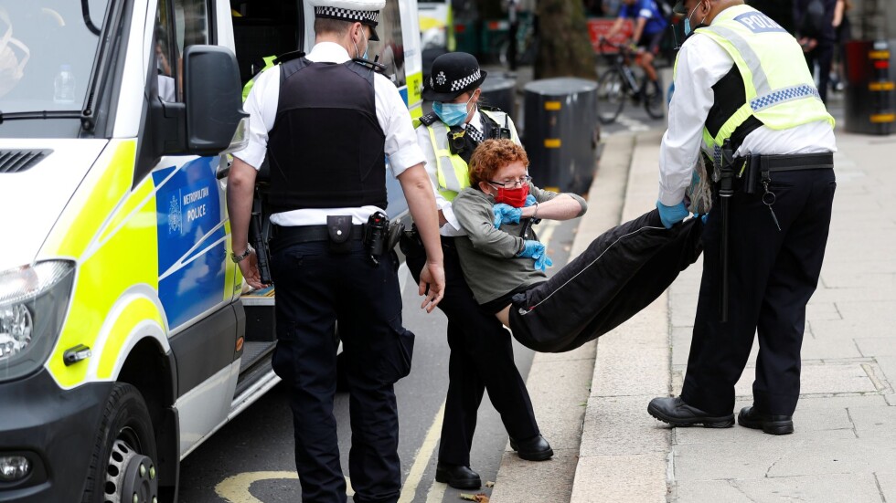 За 10 дни: Лондонската полиция е задържала 680 души от „Бунт срещу унищожението“