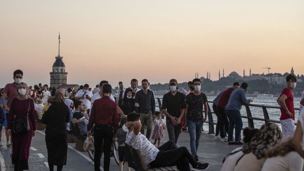 Истанбул обмисля да върне мерките от началото на пандемията