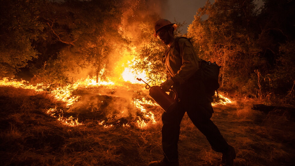 Горски пожари в САЩ: 33-ма души загинаха, хиляди са евакуирани 
