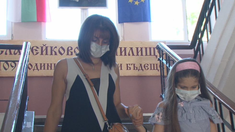 „Чети етикета“: Деца и родители се подготвят за задължителното носене на маски в училище