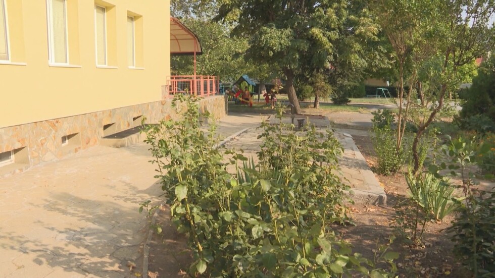 Въпреки случаи на COVID-19  в детска градина в Сливен, заведението продължава да приема деца 
